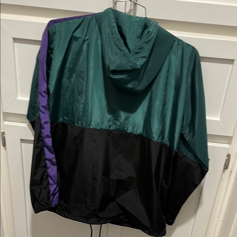 Beautiful Giant Green and Black Jacket - Picture 3 of 3